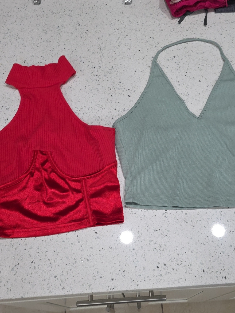1 Set Of 2 SHEIN Red Ribbed Mock Neck Crop & Sage Green V-Neck Camisole